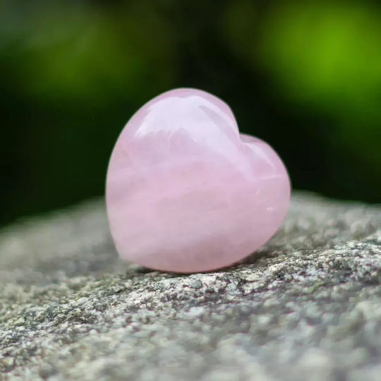 Ημιπολύτιμος Λίθος Ροζ Χαλαζία Heart Worry Stone Σχήμα Καρδιάς