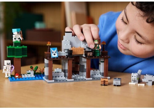 LEGO Minecraft The Wolf Stronghold για 8+ Ετών