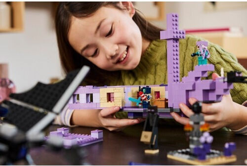 LEGO Minecraft Dragonul Ender și Nava End pentru 8+ Ani 657 Bucăți