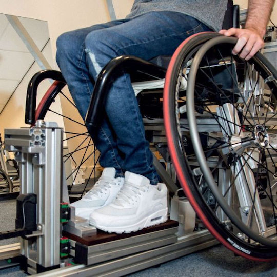 Roma Medical Αναπηρικό Αμαξίδιο 24" BDM02