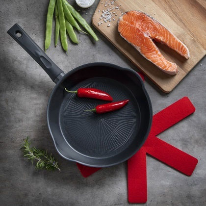 Izzy Cayenne Aluminum Pan with Non-Stick Coating 26cm
