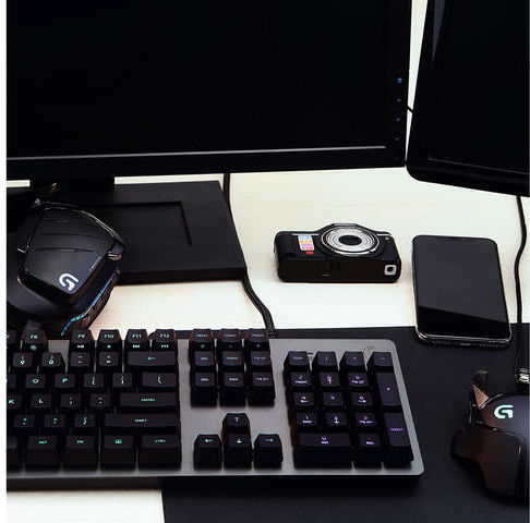 Logitech G513 Gaming Mechanische Tastatur mit GX Braun Schaltern und RGB-Beleuchtung (Englisch US)