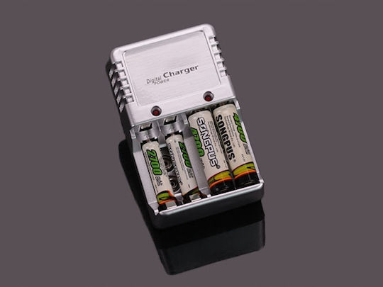 Încărcător Universal Baterii Aa Aaa Zola Dc 2.4v 9v Dc 9.8v Ac 220-230v 50/60 Hz 11 X 7 X 4 Cm