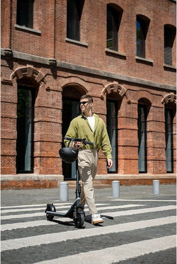 Segway E2 Plus E II Electric Scooter with 25km/h Max Speed and 25km Autonomy in Black Color