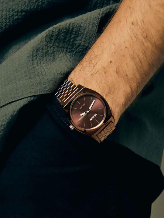 Nixon Herrenuhr Solar mit Braun Metallarmband