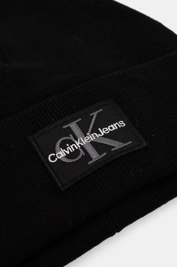 Beanie Beanie Knitted in Black color