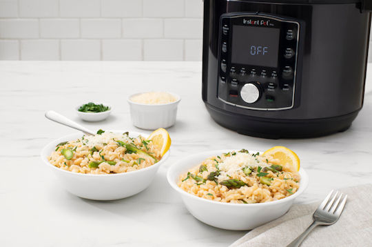 Instant Pot Pro 6 Мултикукър 1200W с Капацитет 6лт Черен
