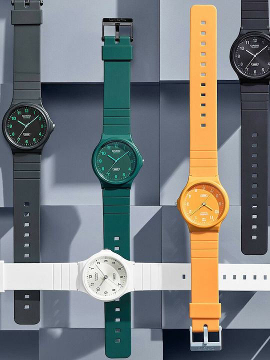 Casio Ανδρικό Ρολόι Μπαταρίας με Πράσινο Καουτσούκ Λουράκι