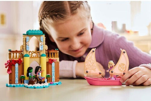 LEGO Wicked Glinda Elphaba & Nessarose La Universitatea Shiz Pentru 7+ Ani 304 Bucăți