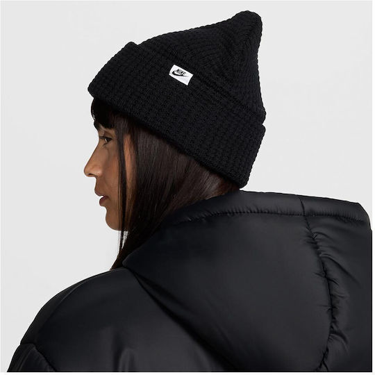 Peak Beanie Beanie Knitted in Black color