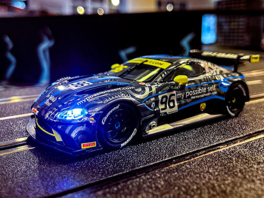 Carrera Aston Martin Vantage GT3 Радиоуправляемо Автомобил Жълт