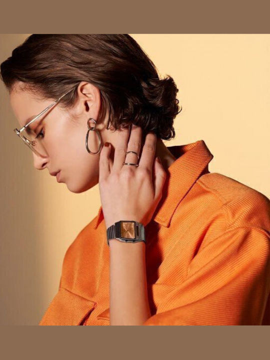 Casio Ψηφιακό Ανδρικό Ρολόι 32mm Μπαταρίας με Μαύρο Μεταλλικό Μπρασελέ