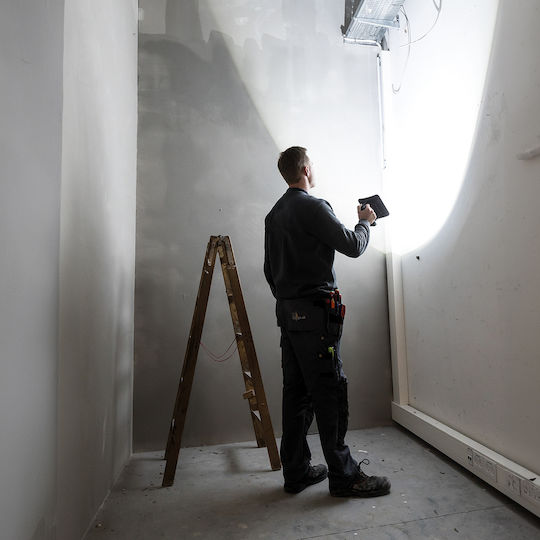 Scangrip Arbeitsbeleuchtung LED IP65 mit einer Helligkeit von bis zu 2000lm Nova R