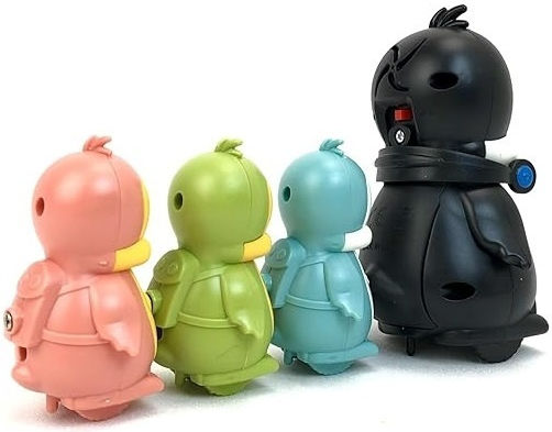 Set de 4 pinguini magnetici care merg și cântă pentru copii de 3 ani+ multicolori