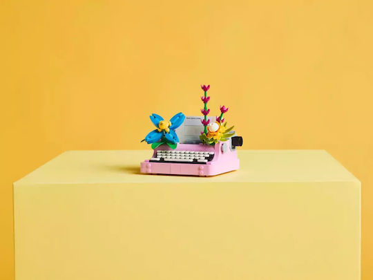 LEGO Creator 3-in-1 Typewriter with Flowers για 8+ Ετών 363τμχ