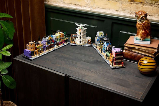 LEGO Harry Potter Diagon Alley Wizarding Shops За 18+ Години 2750 Бройки