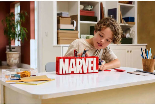 LEGO Marvel Super Heroes MARVEL Logo & Minifigures for Ages 12+ 931 Pieces