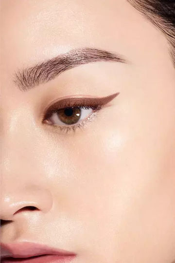 Shiseido Kajal Inkartist Eye Shadow in Stick with Brown Color
