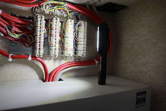 Hycell Battery Workshop Light LED with Brightness up to 120lm Inspection 3AAA