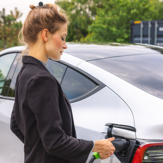 Green Cell Wandmontierter Dreiphasiger Elektroauto-Ladestation 22kW mit Integriertem Kabel Typ 2 (EVGC021B2275)