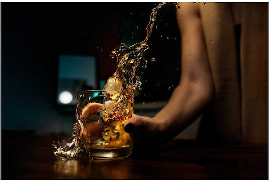 Πίνακας Splashing Whiskey In Glass Πιτσίλισμα Ουίσκι Ποτήρι 90x60