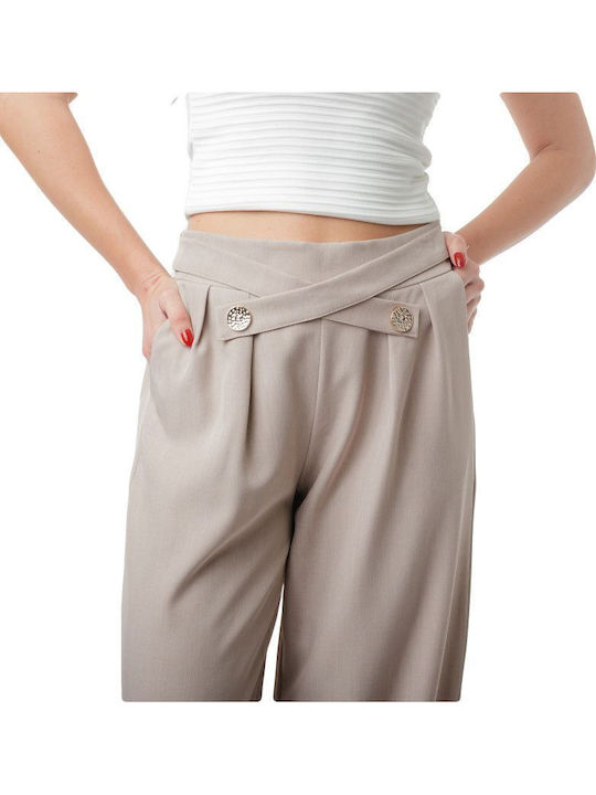 Beige Hose mit goldenen Verzierungen