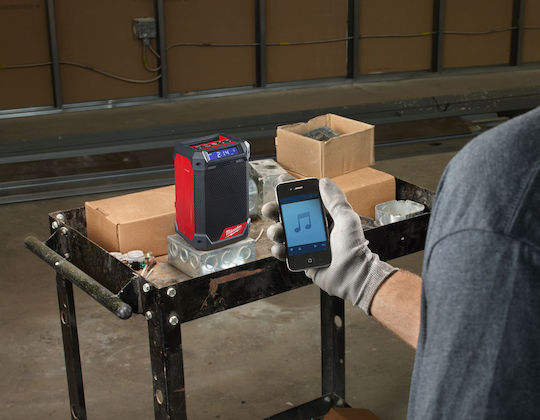 Milwaukee M12 Rcdab+ DAB+ mit Bluetooth und USB Rot
