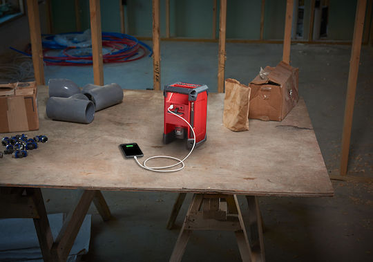 Milwaukee M12 Rcdab+ DAB+ mit Bluetooth und USB Rot