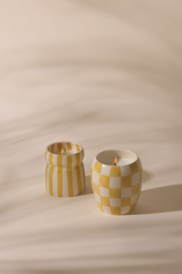 Lumânare pe bază de plante Gold Coast 184g, Borcan ceramic cu dungi galbene Cabana Paddywax