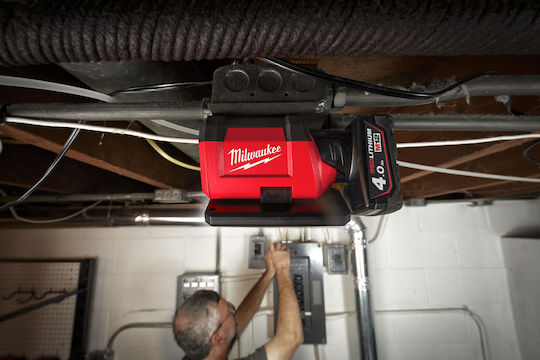 Milwaukee Battery Workshop Light LED IP54 with Brightness up to 700lm M12 Pal0