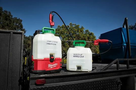 Milwaukee M18 BPFP-CST Pressure Sprayer 18V Solo Battery with Capacity 15lt in White color