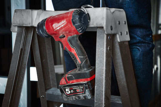 Milwaukee M18 BHG-502C Heißluftpistole 2x5Ah mit maximaler Temperatur von 470°C
