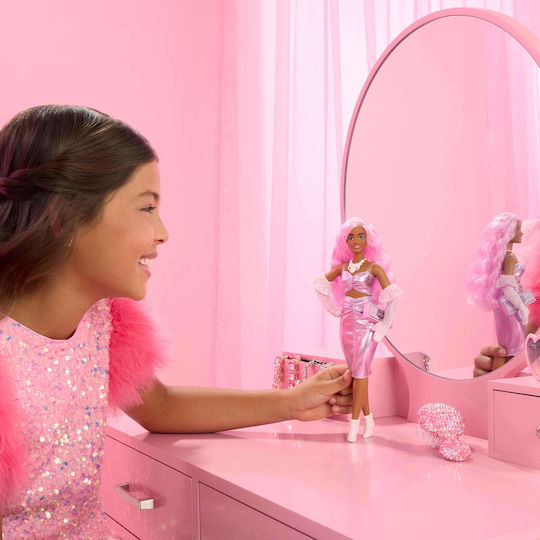 Barbie Deluxe Fashionistas Pink Hair Doll for 3+ years+ Years