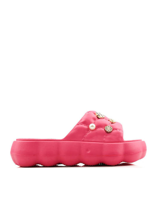 Fuchsia-Slides mit Charms und geprägter Sohle