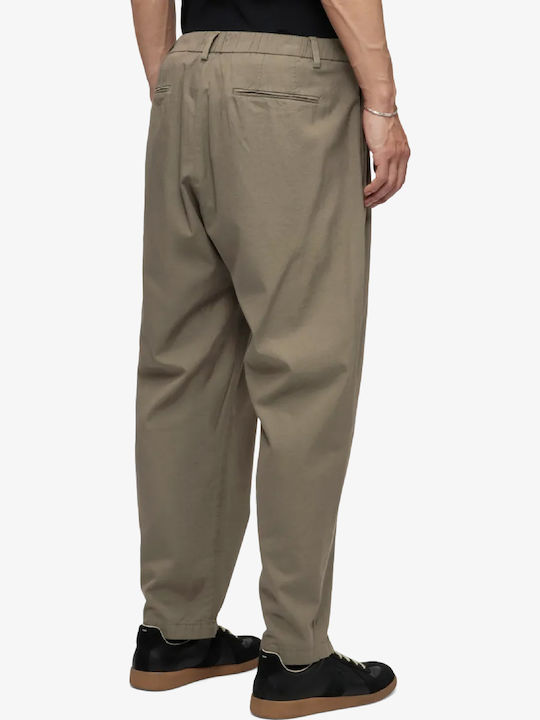 Trousers in Relaxed Fit Olive