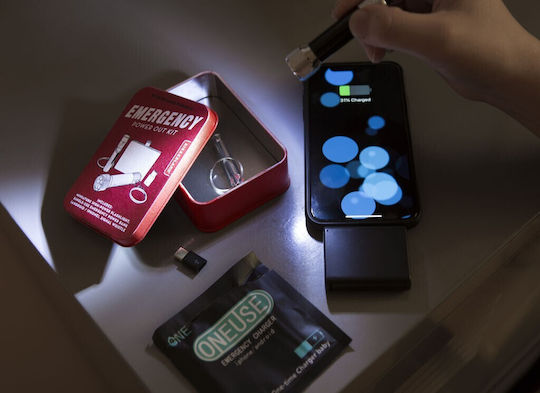 Kikkerland Power Out Kit Überlebensset mit Taschenlampe & Pfeife