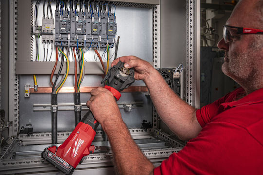 Milwaukee M18 Elektrische Crimpzange Batterie 18V 2x2Ah mit Hülle
