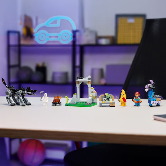 LEGO Fortnite Peely & Sparkplug Tabăra Pentru 7+ Ani 250 Bucăți