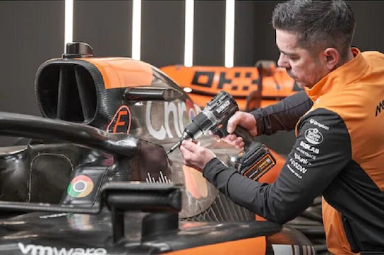 DEWALT McLaren Ударен Двигател За Бормашина На Батерия Безчетков 18V 2x4Ah