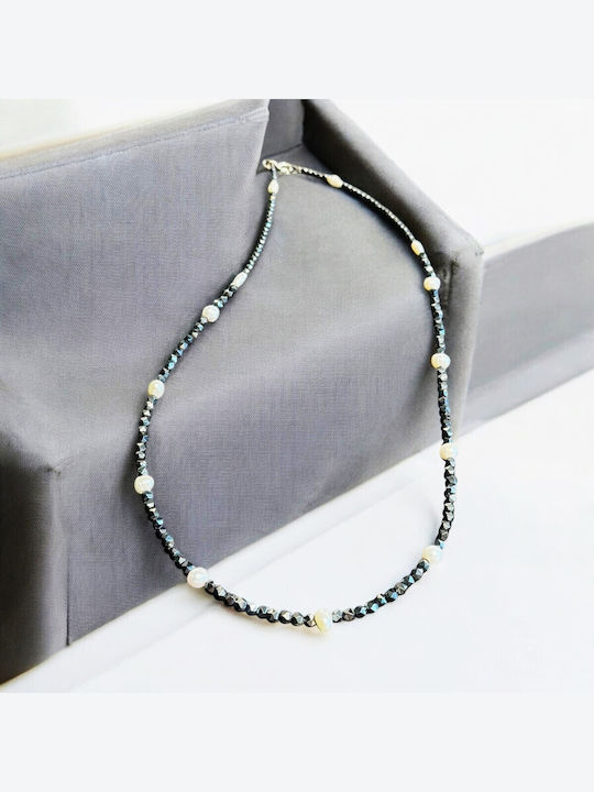 Halskette aus Silber mit Perlen