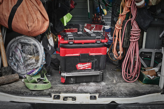Milwaukee 4933478187 Rechargeable Vacuum Wet / Dry Without Charger and Battery with Plastic Bin 9.5lt