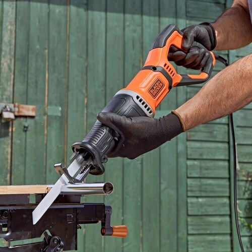 Black & Decker BES301K Σπαθοσέγα 750W
