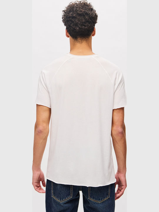 T-shirt White