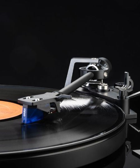Dual CS 618Q Plattenspieler mit Vorverstärker Gloss Black