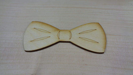 Holz-Papillon mit Bändchen