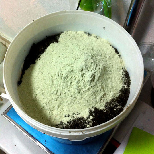 Zeolite Up to 0.8 Millimeters – Powder Ideal for Livestock Use Famiqs Certification Incorporation Small Scale Crops 25 Kilograms