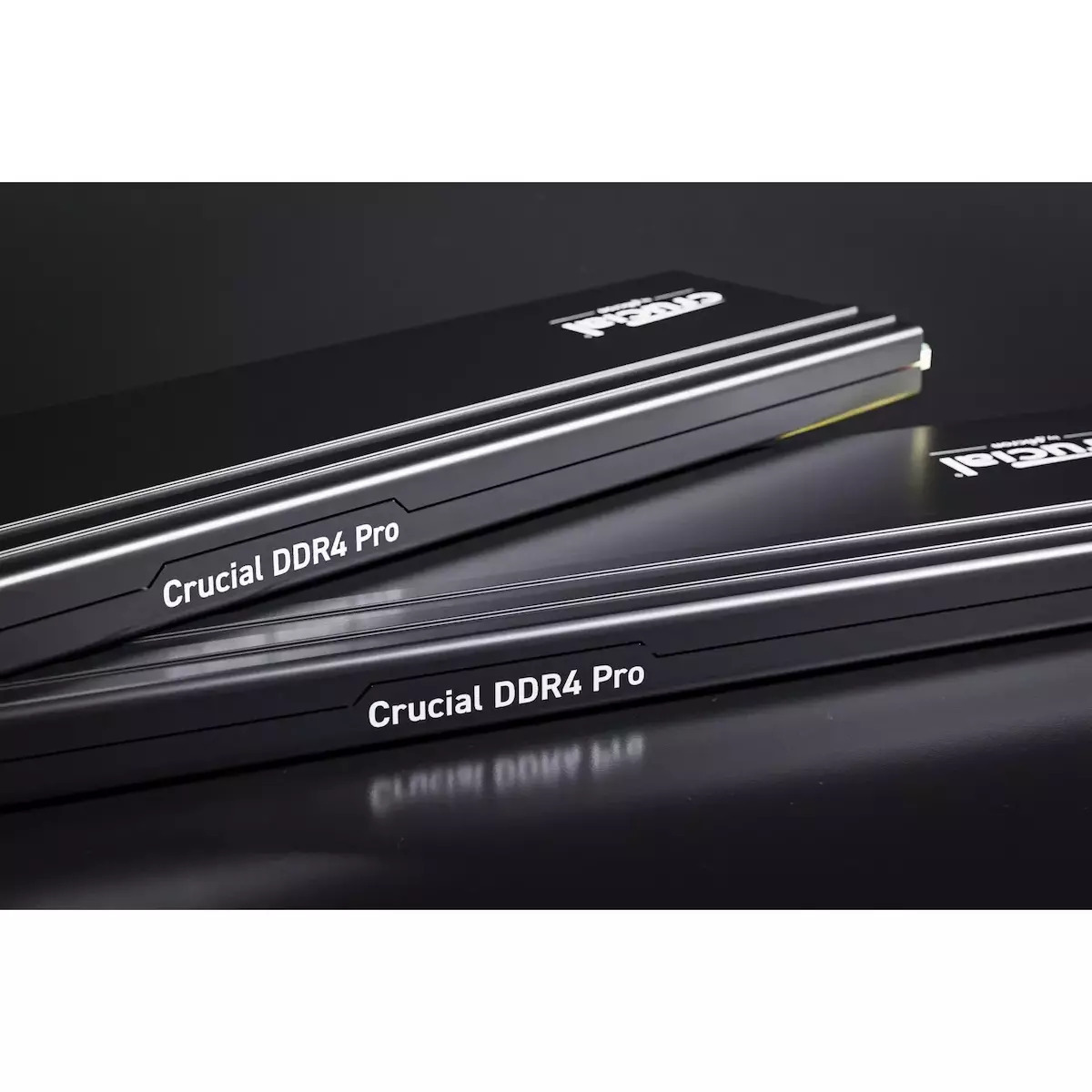 Crucial Pro 32GB DDR4 RAM cu 2 module (2x16GB) și Viteză