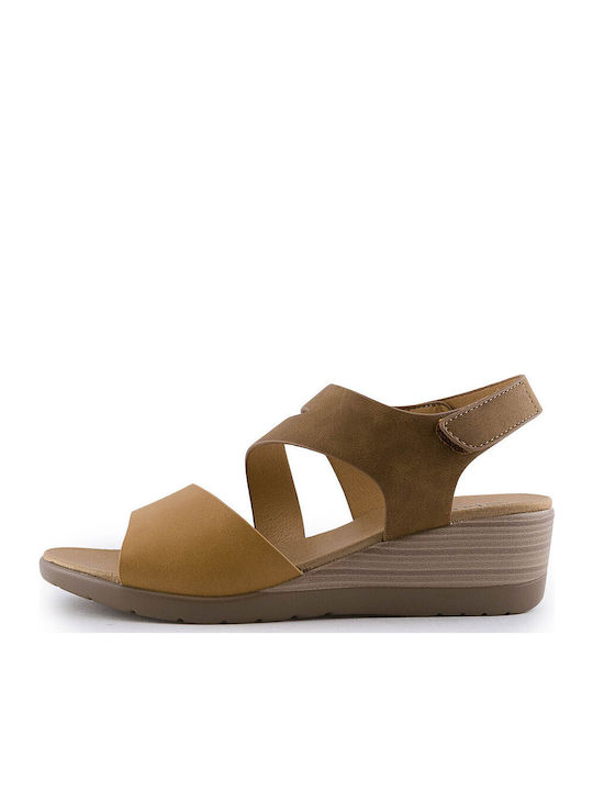 1940-909 La Coquette Women's Platforms Camel