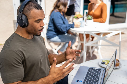 Poly Voyager Surround 80 UC Microsoft Teams +USB-C/A Adapter On Ear Multimedia Ακουστικά με μικρόφωνο