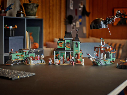 LEGO Creator 3-in-1 Haunted Mansion За 9+ Години 736 Бройки